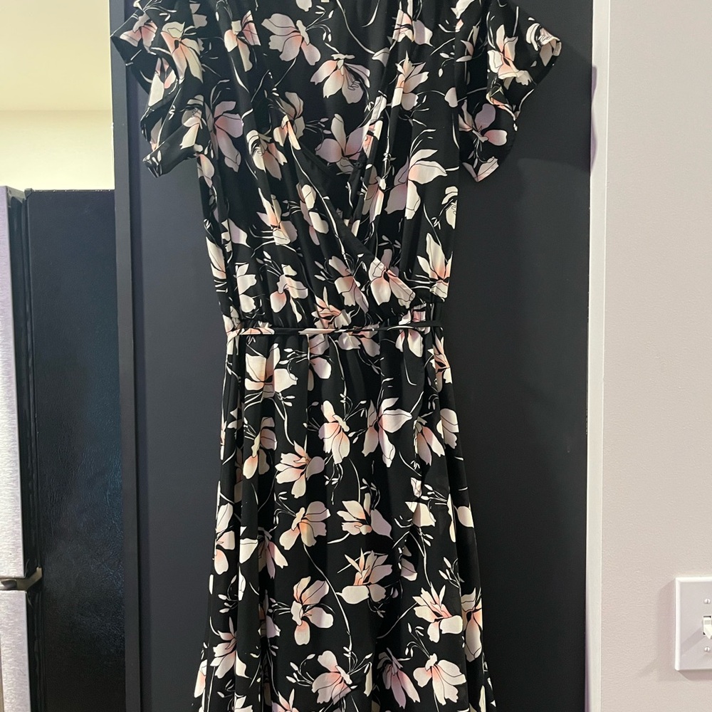 Charlotte Russe Black and White Flutter Sleeve Midi Dress